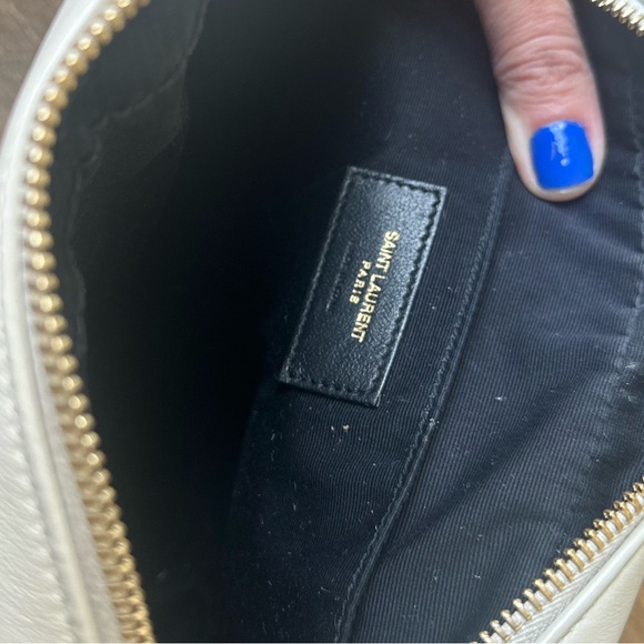 Saint Laurent
Lou Medium YSL Camera Bag with Pocket in Quilted Leather - Picture 9 of 10